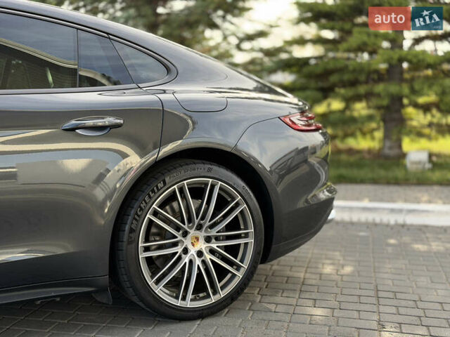Сірий Порше Panamera, об'ємом двигуна 3 л та пробігом 72 тис. км за 55000 $, фото 4 на Automoto.ua