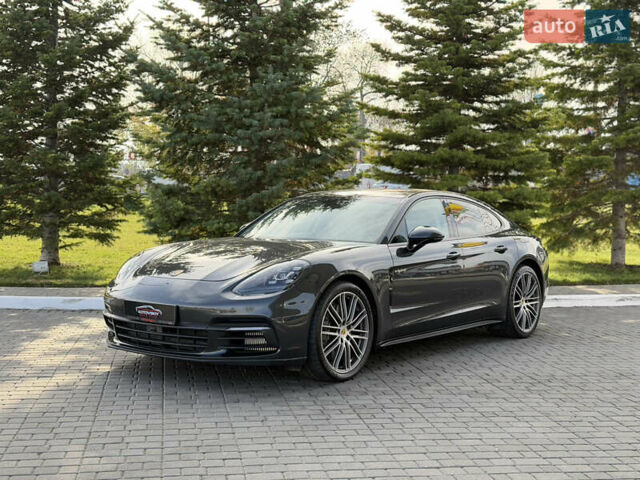 Сірий Порше Panamera, об'ємом двигуна 3 л та пробігом 72 тис. км за 55000 $, фото 3 на Automoto.ua
