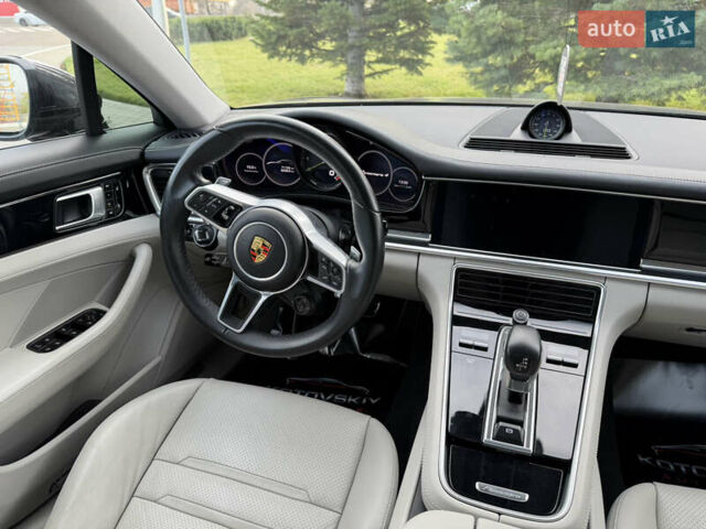 Сірий Порше Panamera, об'ємом двигуна 3 л та пробігом 72 тис. км за 55000 $, фото 11 на Automoto.ua