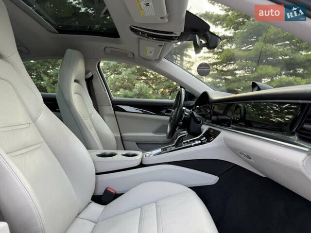 Сірий Порше Panamera, об'ємом двигуна 3 л та пробігом 72 тис. км за 55000 $, фото 17 на Automoto.ua