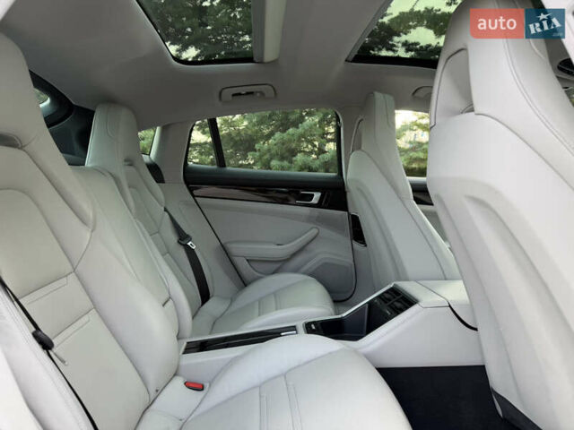 Сірий Порше Panamera, об'ємом двигуна 3 л та пробігом 72 тис. км за 55000 $, фото 20 на Automoto.ua