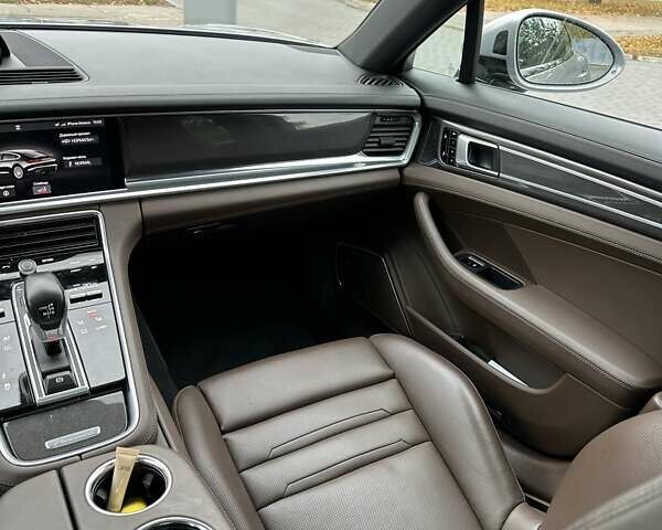 Сірий Порше Panamera, об'ємом двигуна 2.89 л та пробігом 65 тис. км за 79900 $, фото 37 на Automoto.ua