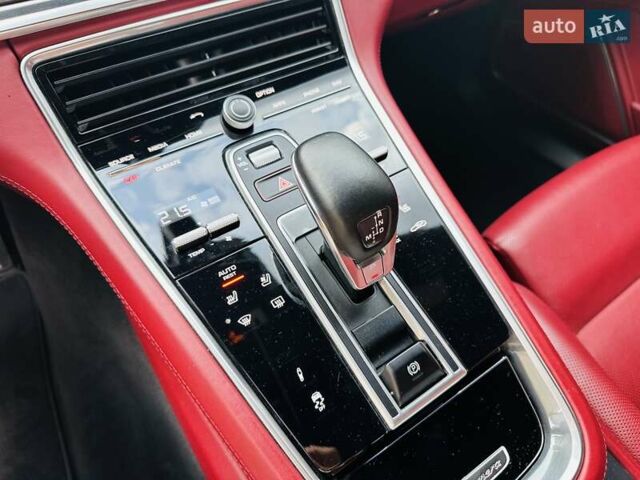 Сірий Порше Panamera, об'ємом двигуна 4 л та пробігом 63 тис. км за 79999 $, фото 40 на Automoto.ua
