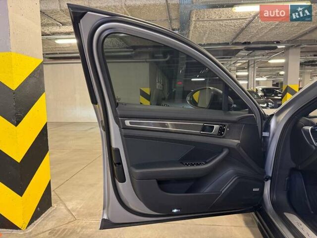 Серый Порше Панамера, объемом двигателя 2.89 л и пробегом 44 тыс. км за 80057 $, фото 32 на Automoto.ua