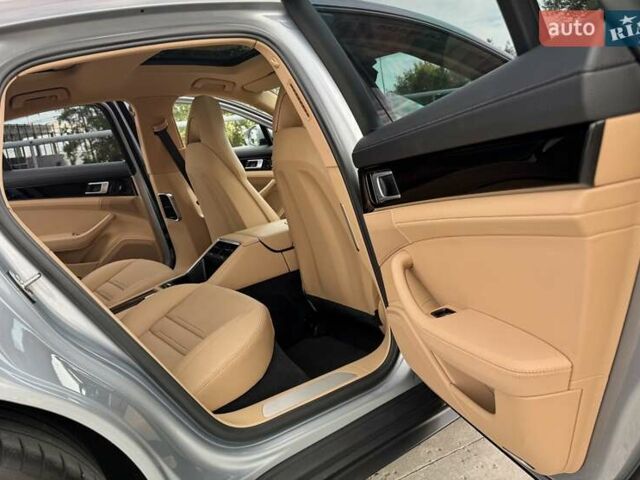 Сірий Порше Panamera, об'ємом двигуна 2.9 л та пробігом 52 тис. км за 83500 $, фото 46 на Automoto.ua