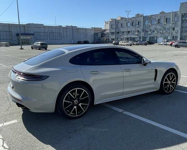 Сірий Порше Panamera, об'ємом двигуна 2.89 л та пробігом 8 тис. км за 143000 $, фото 6 на Automoto.ua