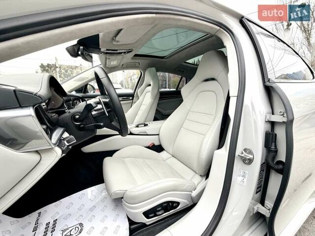 Серый Порше Панамера, объемом двигателя 4 л и пробегом 9 тыс. км за 154999 $, фото 25 на Automoto.ua