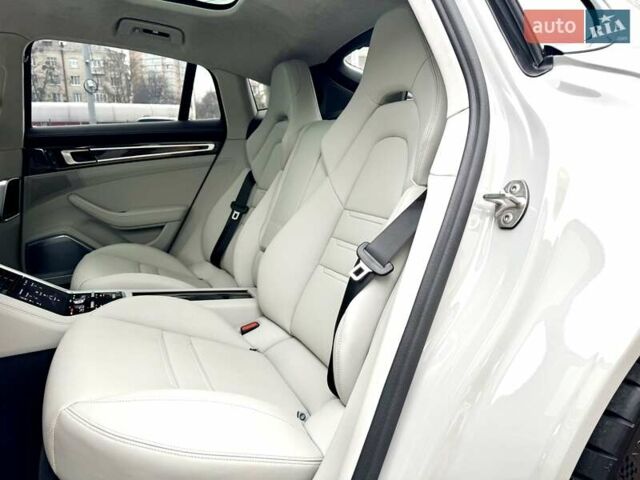 Серый Порше Панамера, объемом двигателя 4 л и пробегом 9 тыс. км за 154999 $, фото 32 на Automoto.ua