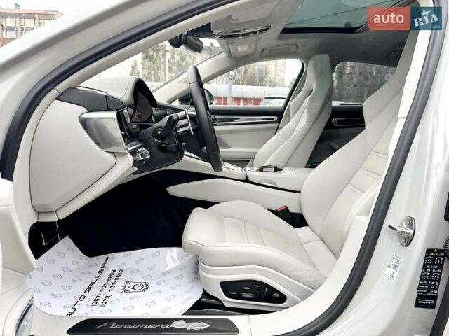 Серый Порше Панамера, объемом двигателя 4 л и пробегом 9 тыс. км за 154999 $, фото 21 на Automoto.ua