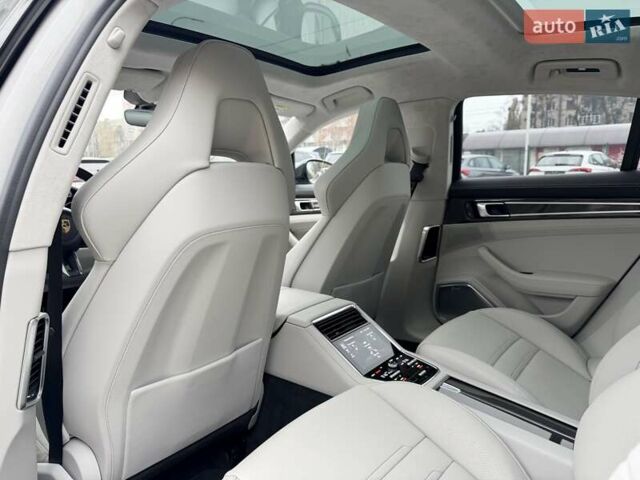 Серый Порше Панамера, объемом двигателя 4 л и пробегом 9 тыс. км за 154999 $, фото 37 на Automoto.ua