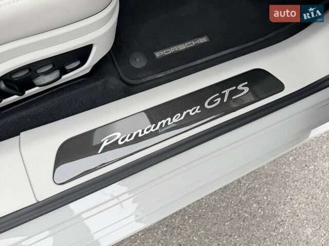 Серый Порше Панамера, объемом двигателя 4 л и пробегом 9 тыс. км за 154999 $, фото 48 на Automoto.ua