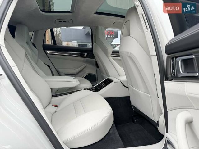 Серый Порше Панамера, объемом двигателя 4 л и пробегом 9 тыс. км за 154999 $, фото 45 на Automoto.ua