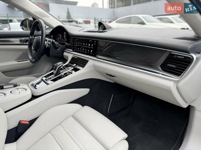 Серый Порше Панамера, объемом двигателя 4 л и пробегом 9 тыс. км за 154999 $, фото 41 на Automoto.ua