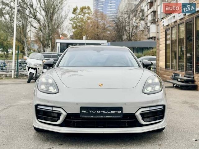 Серый Порше Панамера, объемом двигателя 4 л и пробегом 9 тыс. км за 154999 $, фото 2 на Automoto.ua