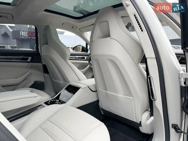 Серый Порше Панамера, объемом двигателя 4 л и пробегом 9 тыс. км за 154999 $, фото 44 на Automoto.ua