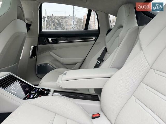 Серый Порше Панамера, объемом двигателя 4 л и пробегом 9 тыс. км за 154999 $, фото 39 на Automoto.ua