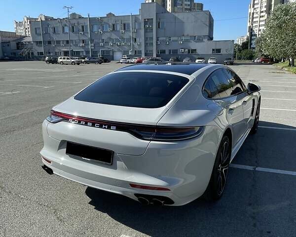 Сірий Порше Panamera, об'ємом двигуна 2.89 л та пробігом 8 тис. км за 143000 $, фото 4 на Automoto.ua