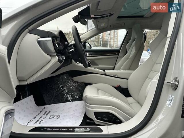 Серый Порше Панамера, объемом двигателя 4 л и пробегом 8 тыс. км за 155555 $, фото 22 на Automoto.ua