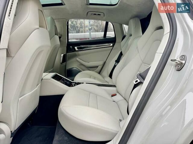 Серый Порше Панамера, объемом двигателя 4 л и пробегом 9 тыс. км за 154999 $, фото 33 на Automoto.ua