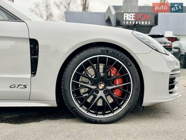 Серый Порше Панамера, объемом двигателя 4 л и пробегом 9 тыс. км за 154999 $, фото 6 на Automoto.ua