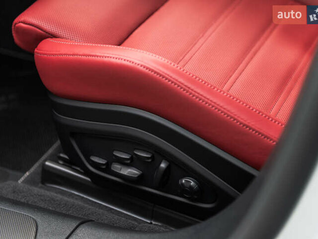 Серый Порше Панамера, объемом двигателя 4 л и пробегом 4 тыс. км за 325000 $, фото 39 на Automoto.ua