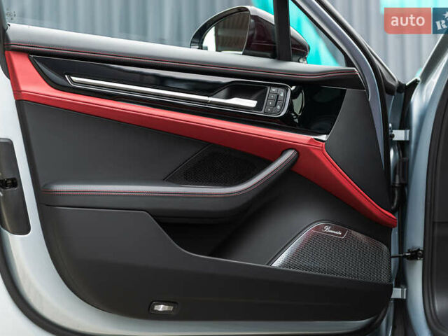 Серый Порше Панамера, объемом двигателя 4 л и пробегом 4 тыс. км за 325000 $, фото 36 на Automoto.ua