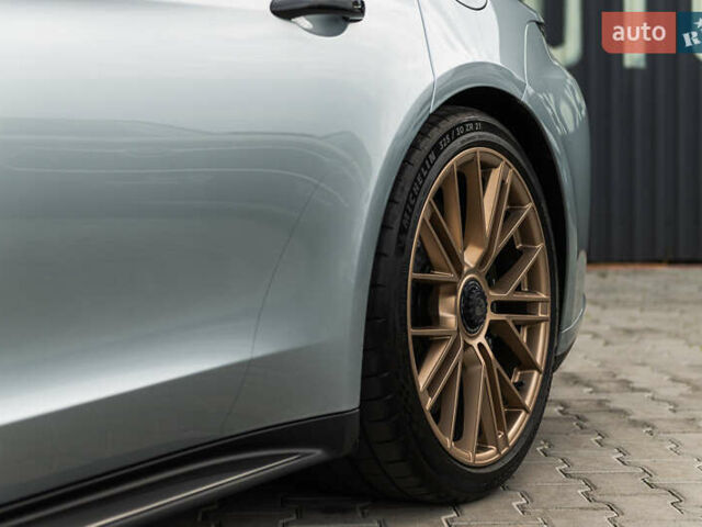 Серый Порше Панамера, объемом двигателя 4 л и пробегом 4 тыс. км за 325000 $, фото 3 на Automoto.ua