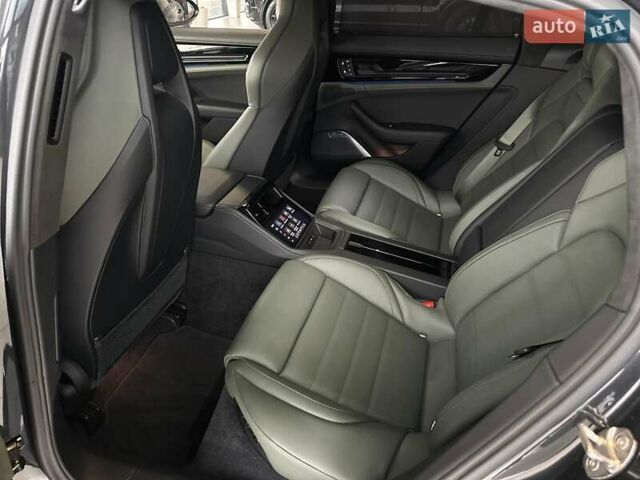 Серый Порше Панамера, объемом двигателя 4 л и пробегом 21 тыс. км за 295000 $, фото 18 на Automoto.ua