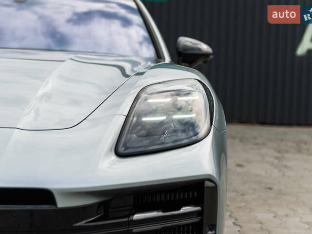 Серый Порше Панамера, объемом двигателя 4 л и пробегом 4 тыс. км за 325000 $, фото 7 на Automoto.ua