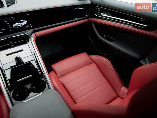 Серый Порше Панамера, объемом двигателя 4 л и пробегом 4 тыс. км за 325000 $, фото 52 на Automoto.ua