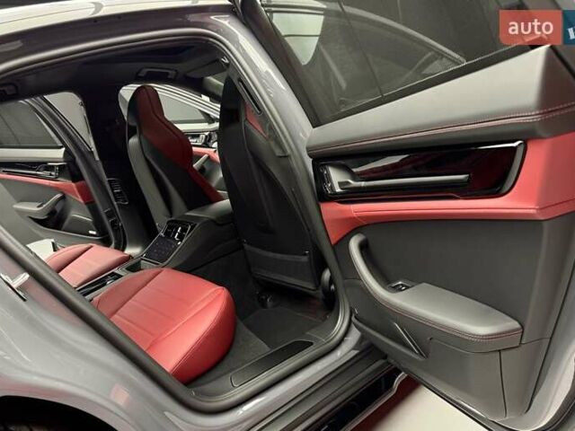 Сірий Порше Panamera, об'ємом двигуна 4 л та пробігом 1 тис. км за 235900 $, фото 46 на Automoto.ua