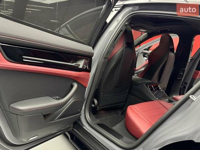Сірий Порше Panamera, об'ємом двигуна 4 л та пробігом 1 тис. км за 235900 $, фото 39 на Automoto.ua