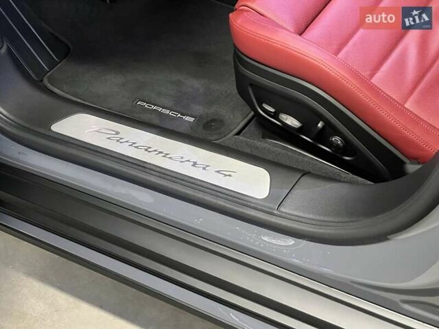 Сірий Порше Panamera, об'ємом двигуна 2.89 л та пробігом 7 тис. км за 177366 $, фото 20 на Automoto.ua