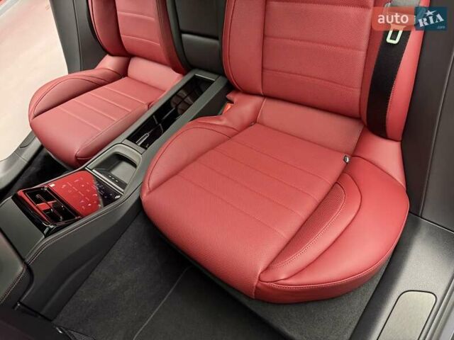 Сірий Порше Panamera, об'ємом двигуна 4 л та пробігом 1 тис. км за 235900 $, фото 43 на Automoto.ua