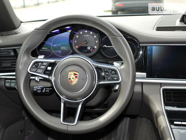 Сірий Порше Panamera, об'ємом двигуна 3 л та пробігом 42 тис. км за 79990 $, фото 10 на Automoto.ua