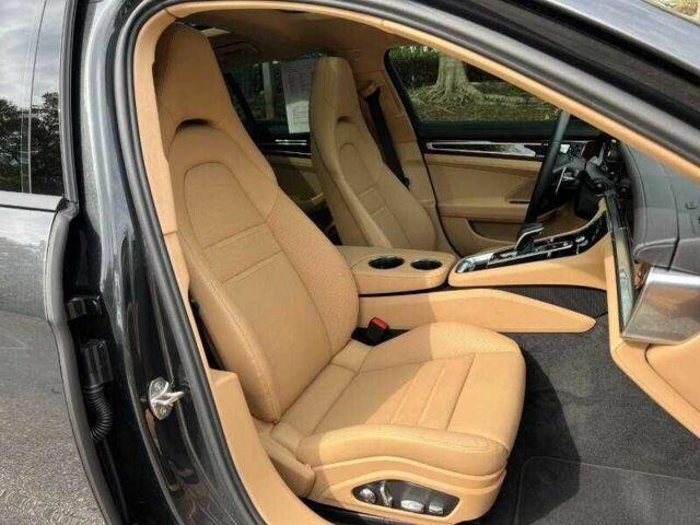Сірий Порше Panamera, об'ємом двигуна 2.9 л та пробігом 32 тис. км за 33200 $, фото 12 на Automoto.ua
