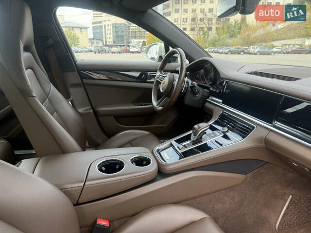 Сірий Порше Panamera, об'ємом двигуна 2.89 л та пробігом 105 тис. км за 76300 $, фото 8 на Automoto.ua