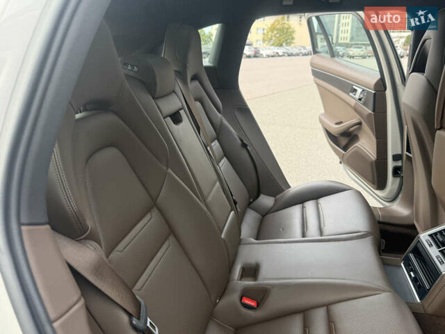 Сірий Порше Panamera, об'ємом двигуна 2.89 л та пробігом 105 тис. км за 76300 $, фото 6 на Automoto.ua