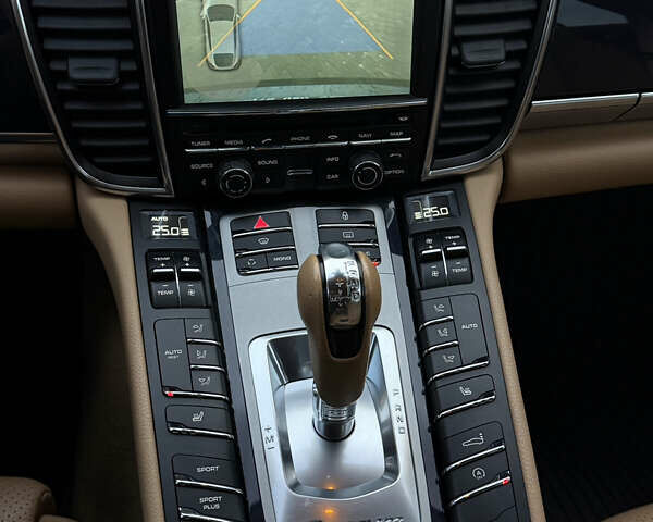 Синій Порше Panamera, об'ємом двигуна 3.61 л та пробігом 160 тис. км за 18000 $, фото 12 на Automoto.ua