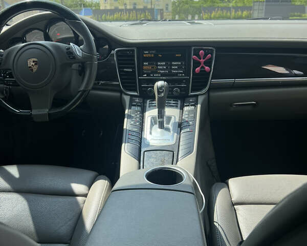 Синій Порше Panamera, об'ємом двигуна 2.97 л та пробігом 134 тис. км за 28700 $, фото 18 на Automoto.ua