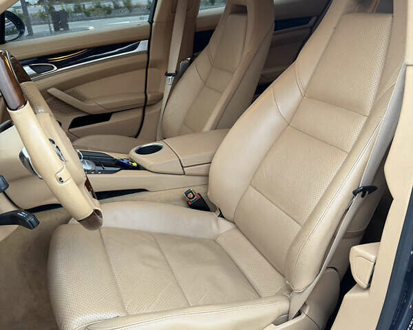 Синій Порше Panamera, об'ємом двигуна 3.61 л та пробігом 160 тис. км за 18000 $, фото 10 на Automoto.ua