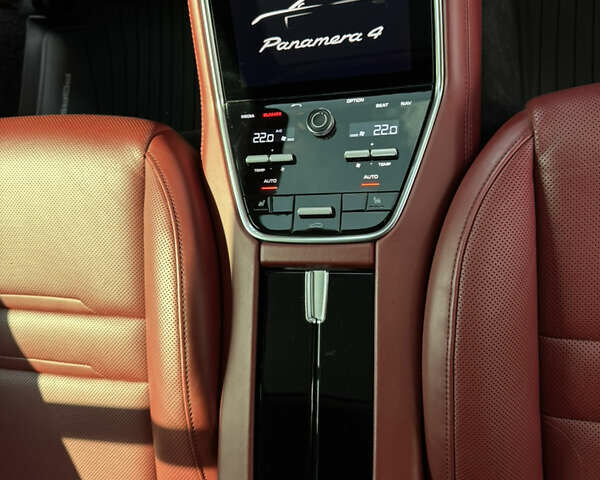 Синій Порше Panamera, об'ємом двигуна 3 л та пробігом 80 тис. км за 80000 $, фото 11 на Automoto.ua