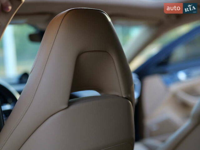 Синій Порше Panamera, об'ємом двигуна 2.89 л та пробігом 57 тис. км за 75000 $, фото 101 на Automoto.ua