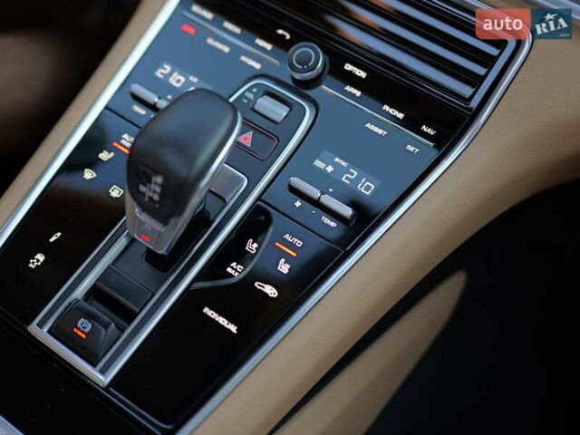 Синій Порше Panamera, об'ємом двигуна 2.89 л та пробігом 57 тис. км за 75000 $, фото 126 на Automoto.ua