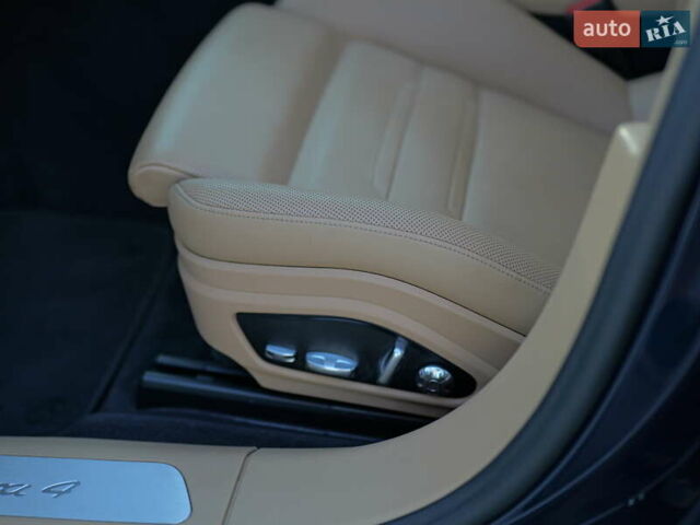 Синій Порше Panamera, об'ємом двигуна 2.89 л та пробігом 57 тис. км за 75000 $, фото 74 на Automoto.ua