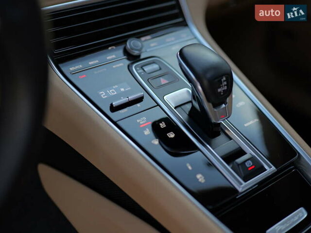 Синій Порше Panamera, об'ємом двигуна 2.89 л та пробігом 57 тис. км за 75000 $, фото 79 на Automoto.ua