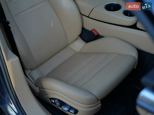 Синій Порше Panamera, об'ємом двигуна 2.89 л та пробігом 57 тис. км за 75000 $, фото 57 на Automoto.ua