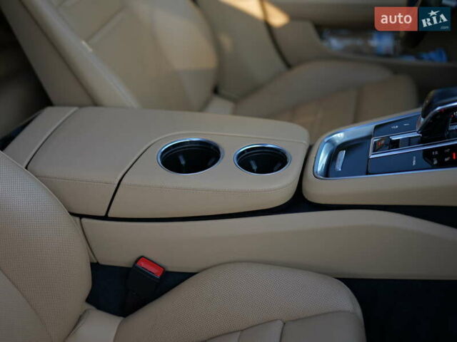 Синій Порше Panamera, об'ємом двигуна 2.89 л та пробігом 57 тис. км за 75000 $, фото 53 на Automoto.ua
