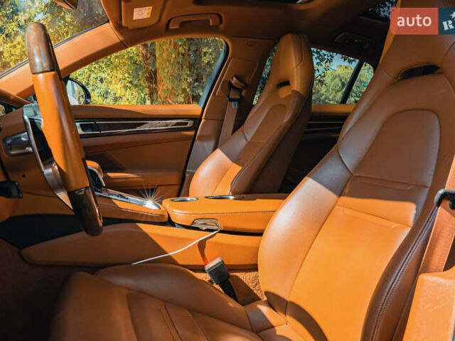 Синій Порше Panamera, об'ємом двигуна 3 л та пробігом 71 тис. км за 73000 $, фото 69 на Automoto.ua