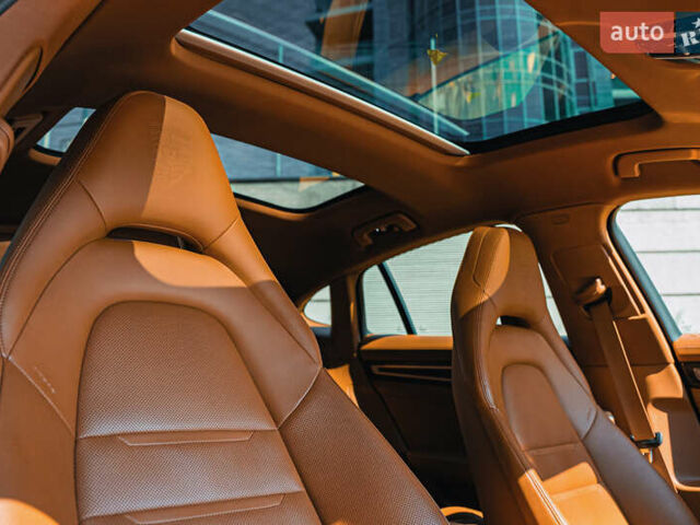 Синій Порше Panamera, об'ємом двигуна 3 л та пробігом 71 тис. км за 73000 $, фото 51 на Automoto.ua